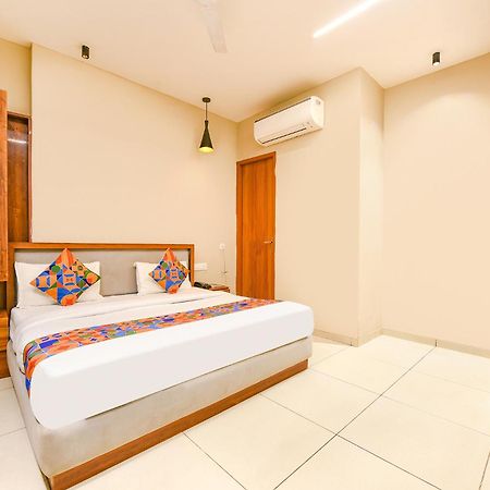 Fabhotel Dc Premium Zirakpur Exteriör bild