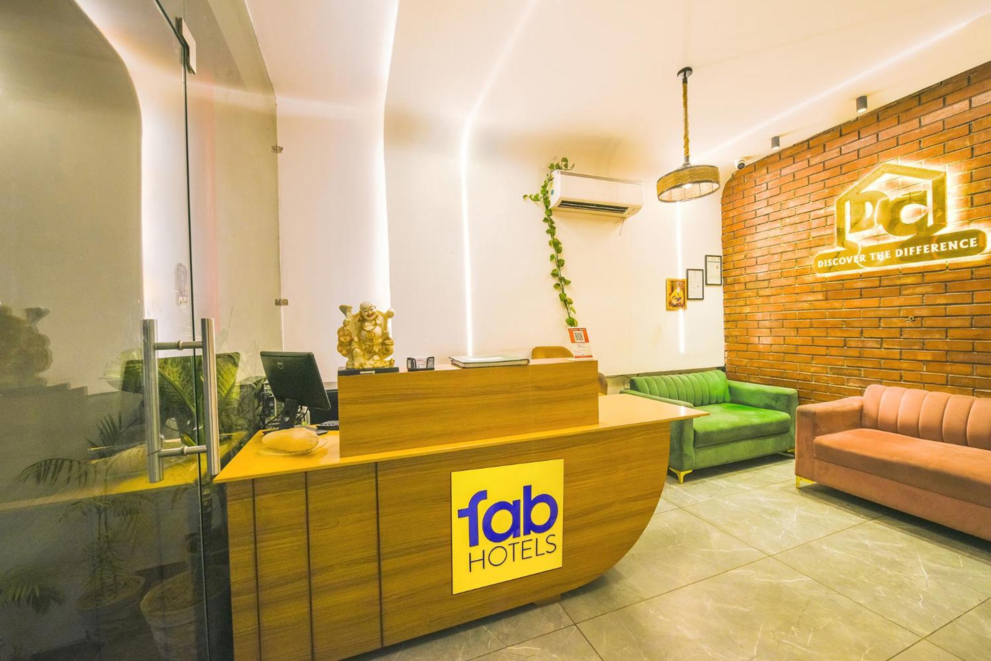 Fabhotel Dc Premium Zirakpur Exteriör bild