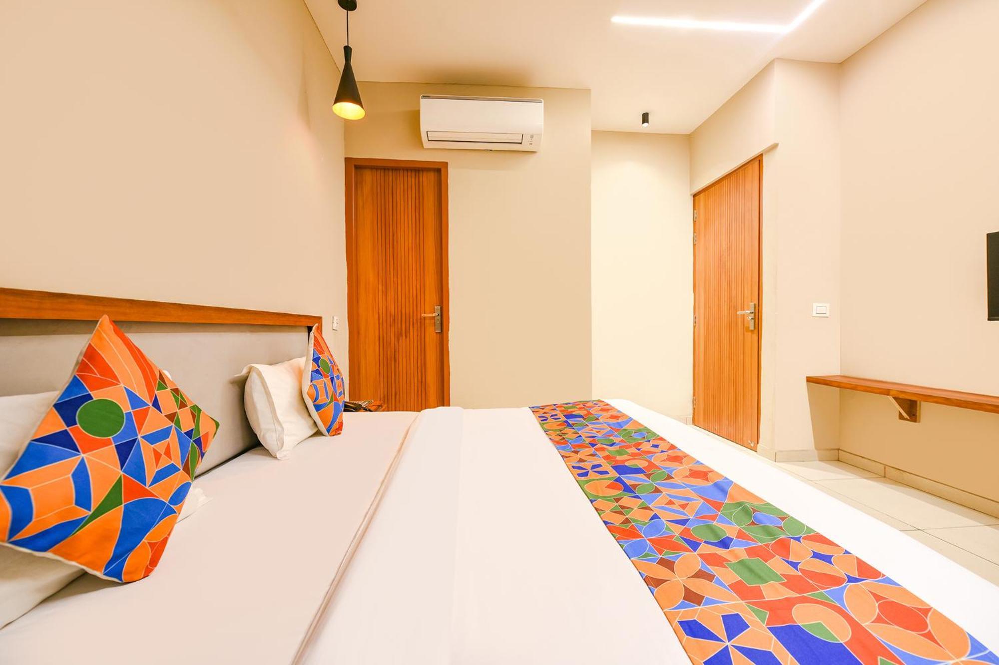 Fabhotel Dc Premium Zirakpur Exteriör bild