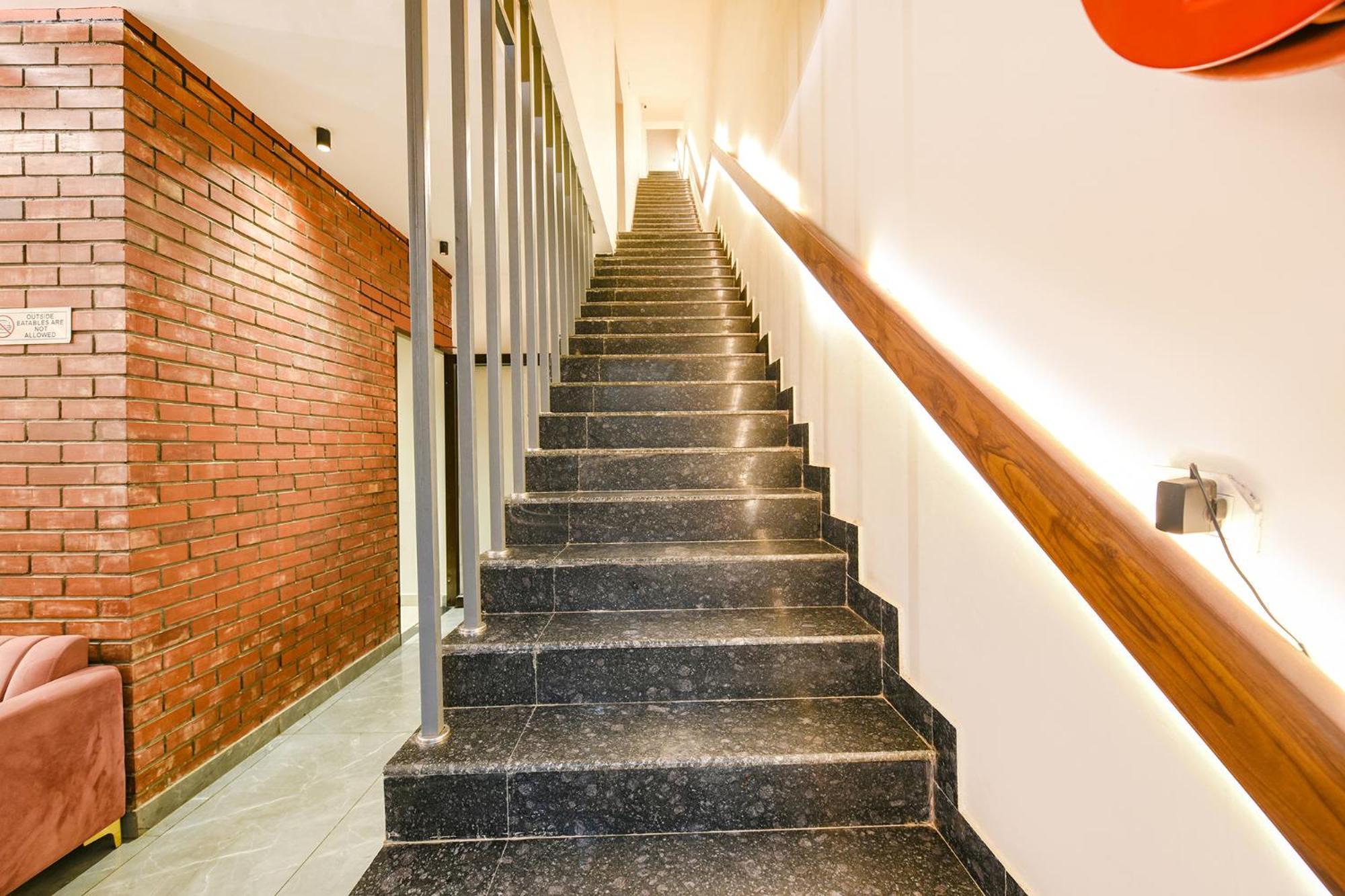Fabhotel Dc Premium Zirakpur Exteriör bild