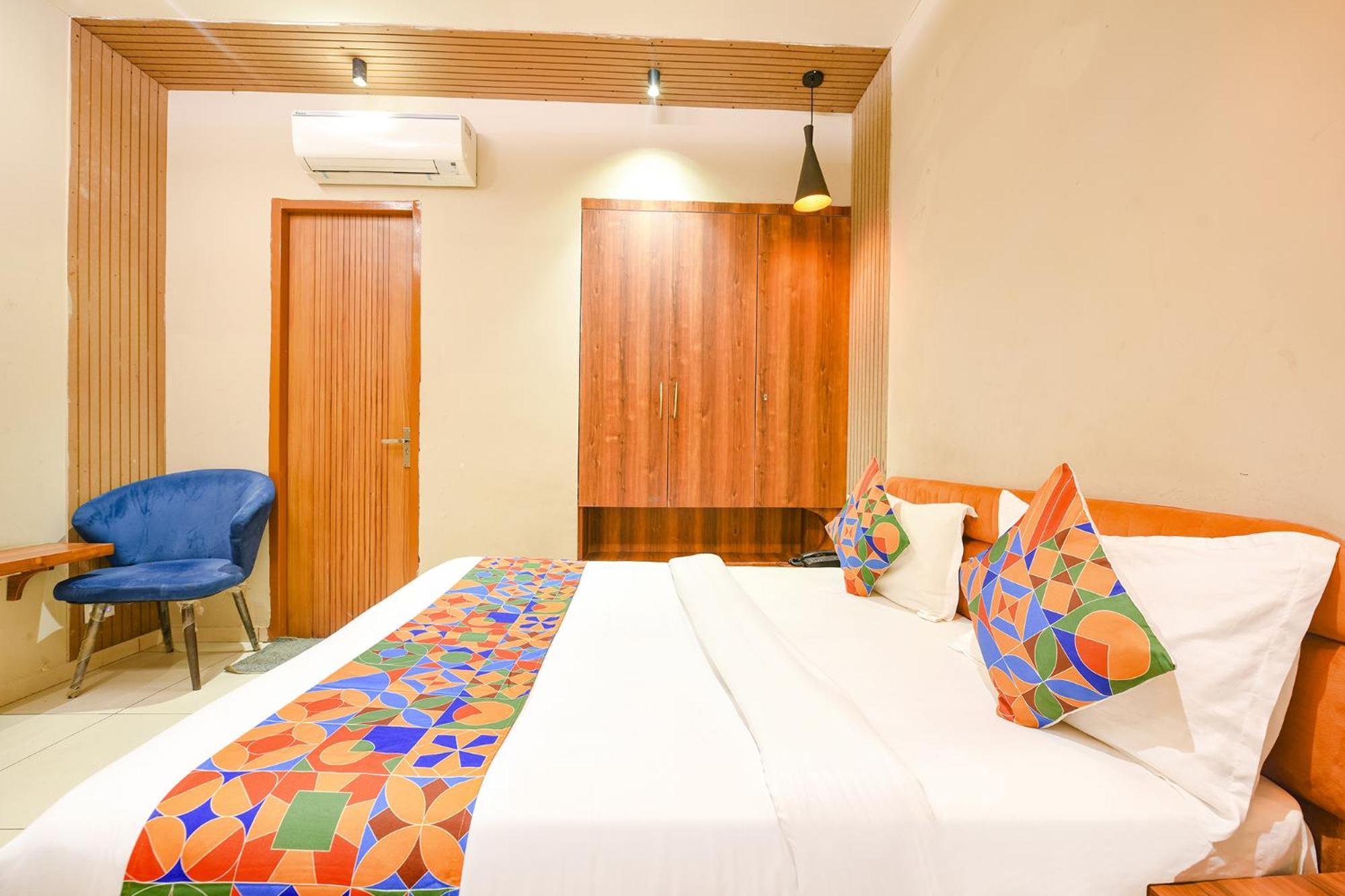 Fabhotel Dc Premium Zirakpur Exteriör bild