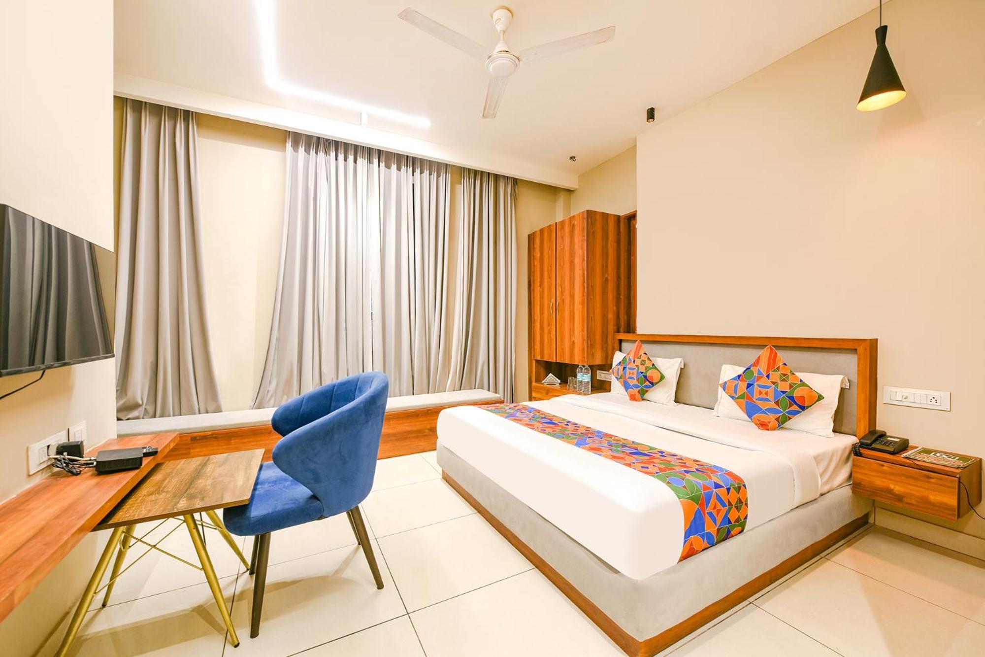 Fabhotel Dc Premium Zirakpur Exteriör bild