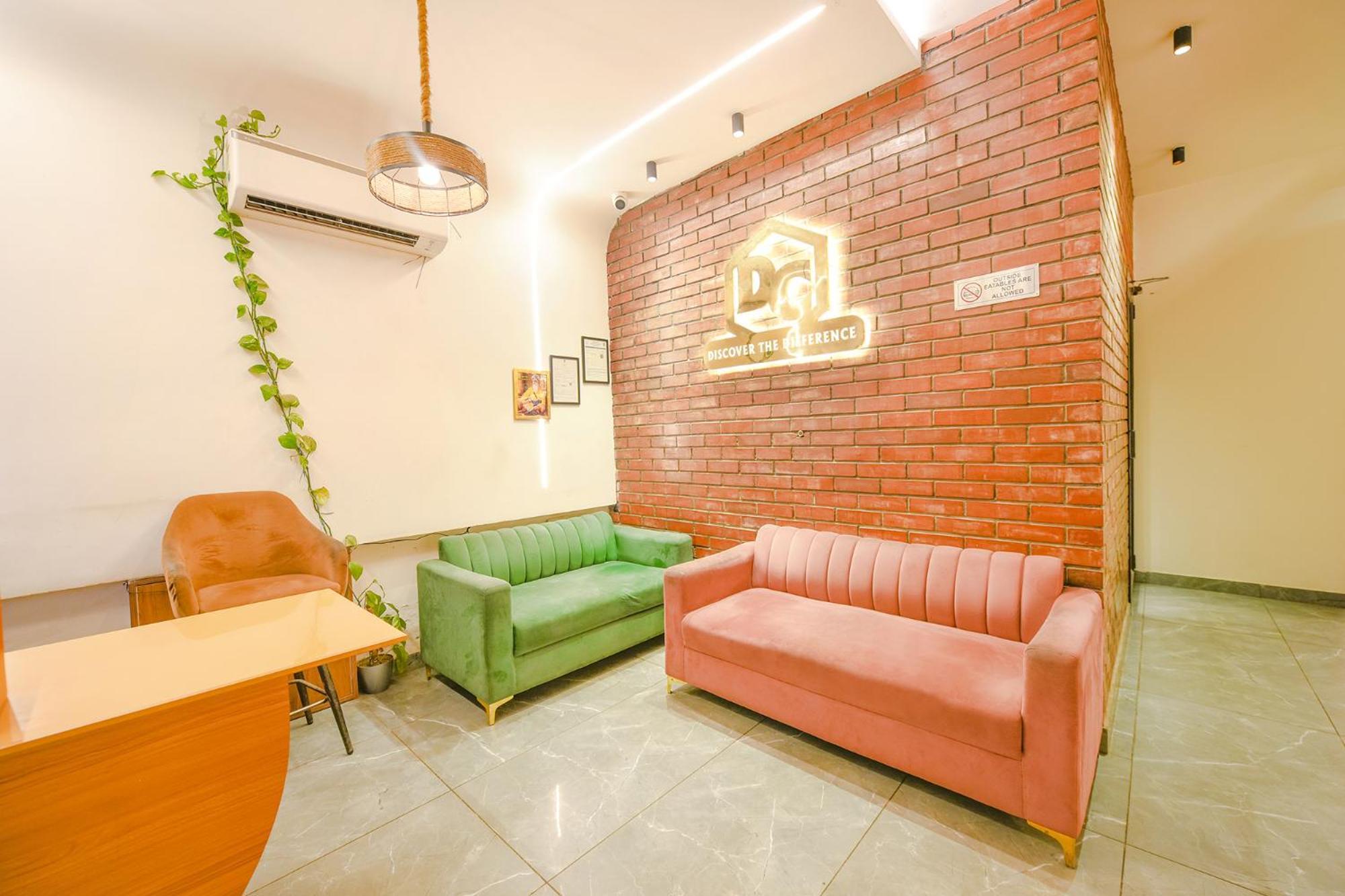 Fabhotel Dc Premium Zirakpur Exteriör bild