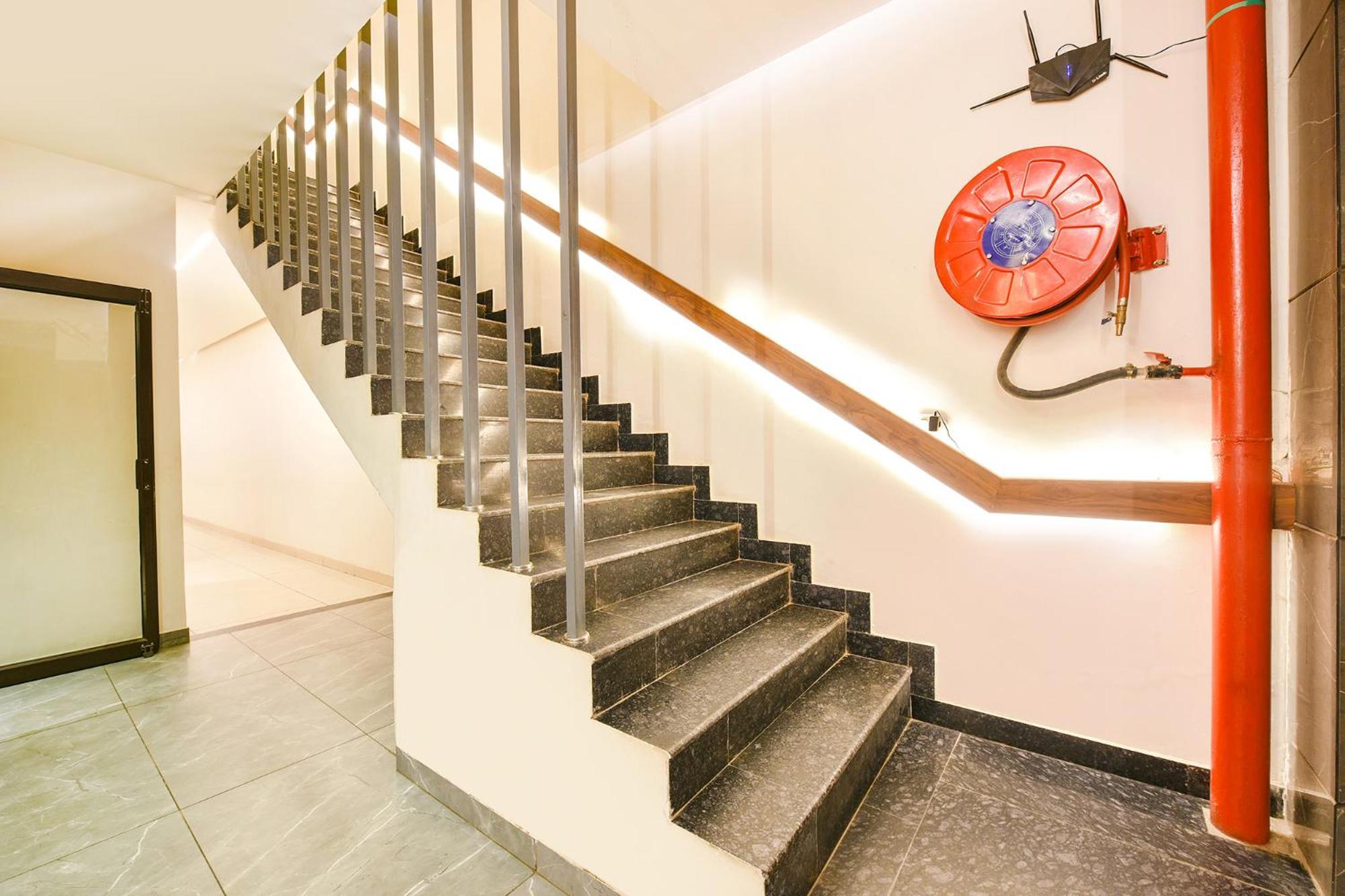 Fabhotel Dc Premium Zirakpur Exteriör bild